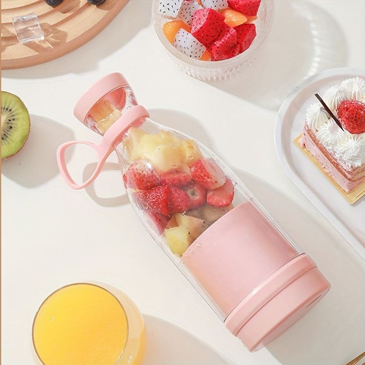 Portable Blender for Smoothie, Milk Shakes, Crushing Ice and Juices, USB Rechargeable Blender